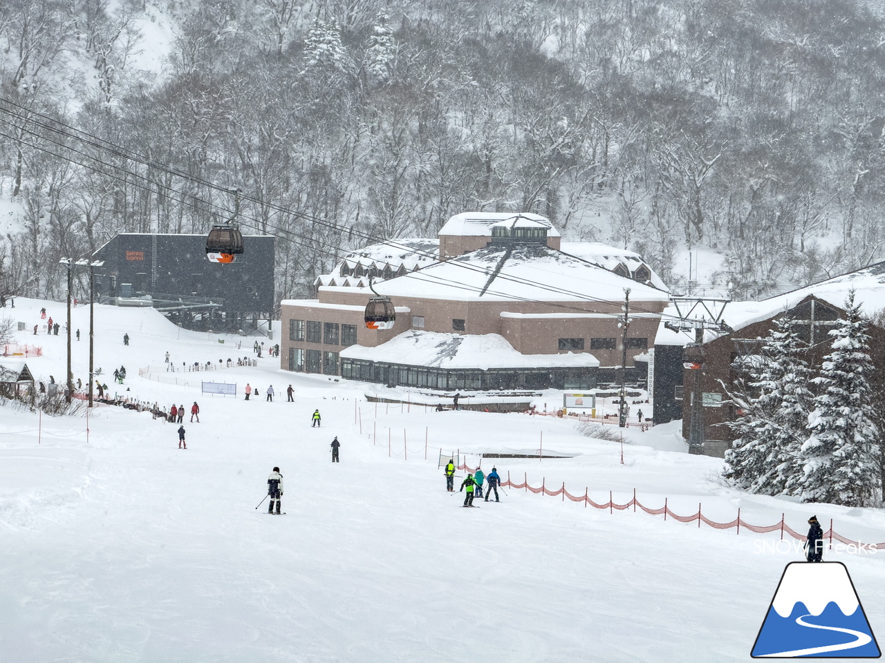 キロロリゾート｜遅ればせながら…。積雪200cmのキロロで、2025～2026 SNOW Freaks『初滑り』。今シーズンもどうぞよろしくお願いいたします！